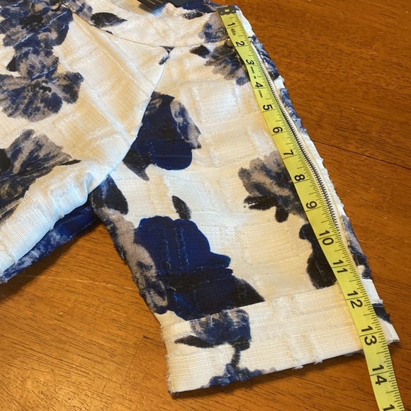 Gracia Womens Size S Blue White Floral Cropped Boxy Short Sleeve Zipper Blouse - Picture 12 of 12